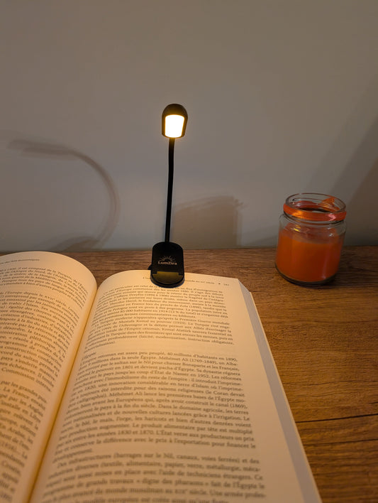 Lampe de lecture à pince : pourquoi c’est la solution la plus pratique pour lire confortablement